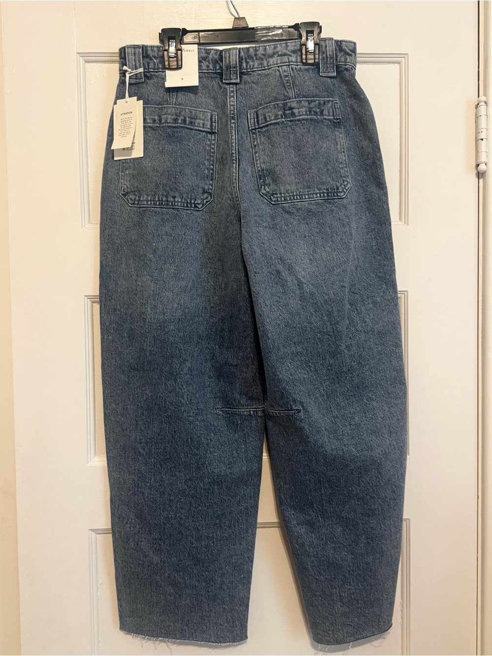 NWT Free Assembly Women's Cropped Carpenter Barrel Jeans With Raw Hem Blue Sz 4 - Picture 2 of 2